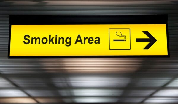 fumar-aeropuerto-barcelona-smoking-area-smoking-room